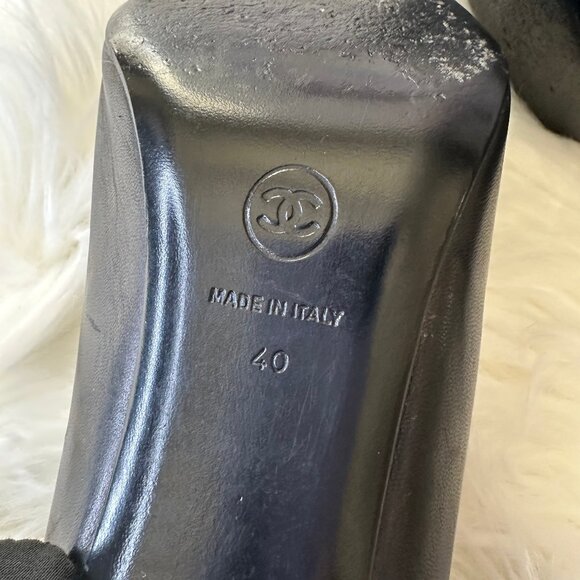 Authentic Chanel Leather Round Toe Pumps - Sz 40 - Picture 7 of 13